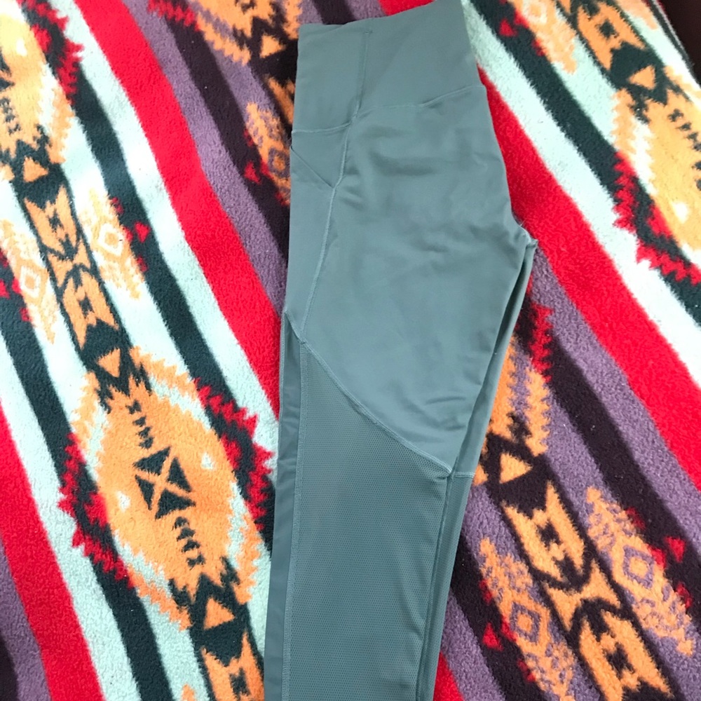 NWOT Victoria Sport Leggings